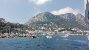 Veduta di Capri dalla barca