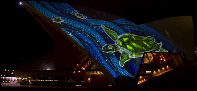 Luci artistiche sull’Opera House, 800mila persone incantate a Sydney