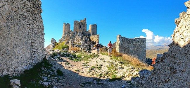 Rocca Calascio, un antico castello nel cuore del parco Nazionale del Gran Sasso